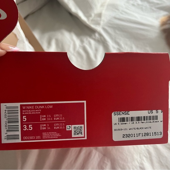 ‼️SOLD‼️Nike Dunk Pandas - Picture 5 of 5